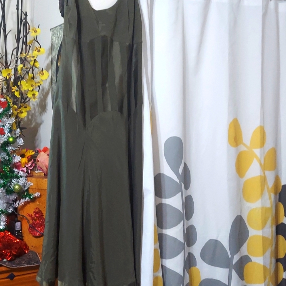 Beautiful Nicole Miller collection silk blend fabric but 92% silk.